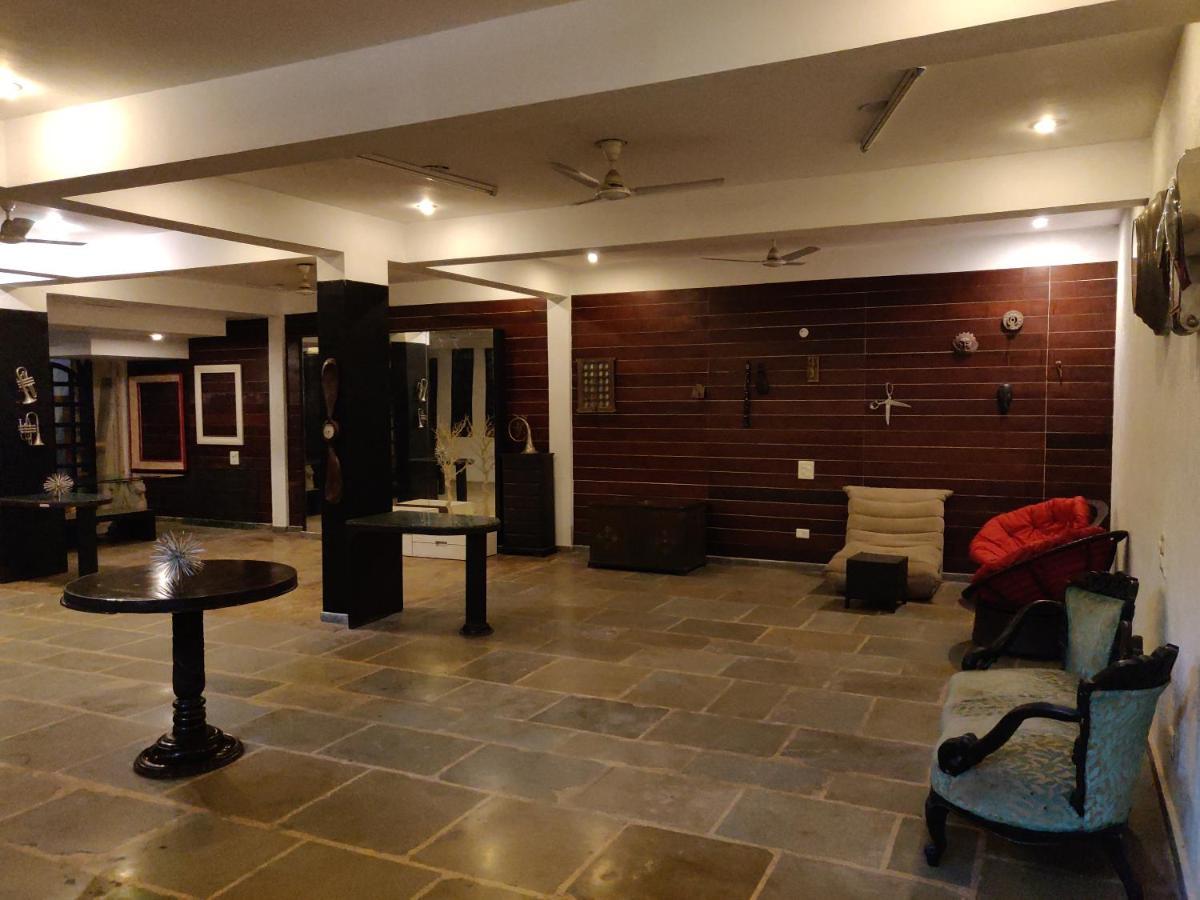Aakritii Hotels คูร์เคาน์ ภายนอก รูปภาพ