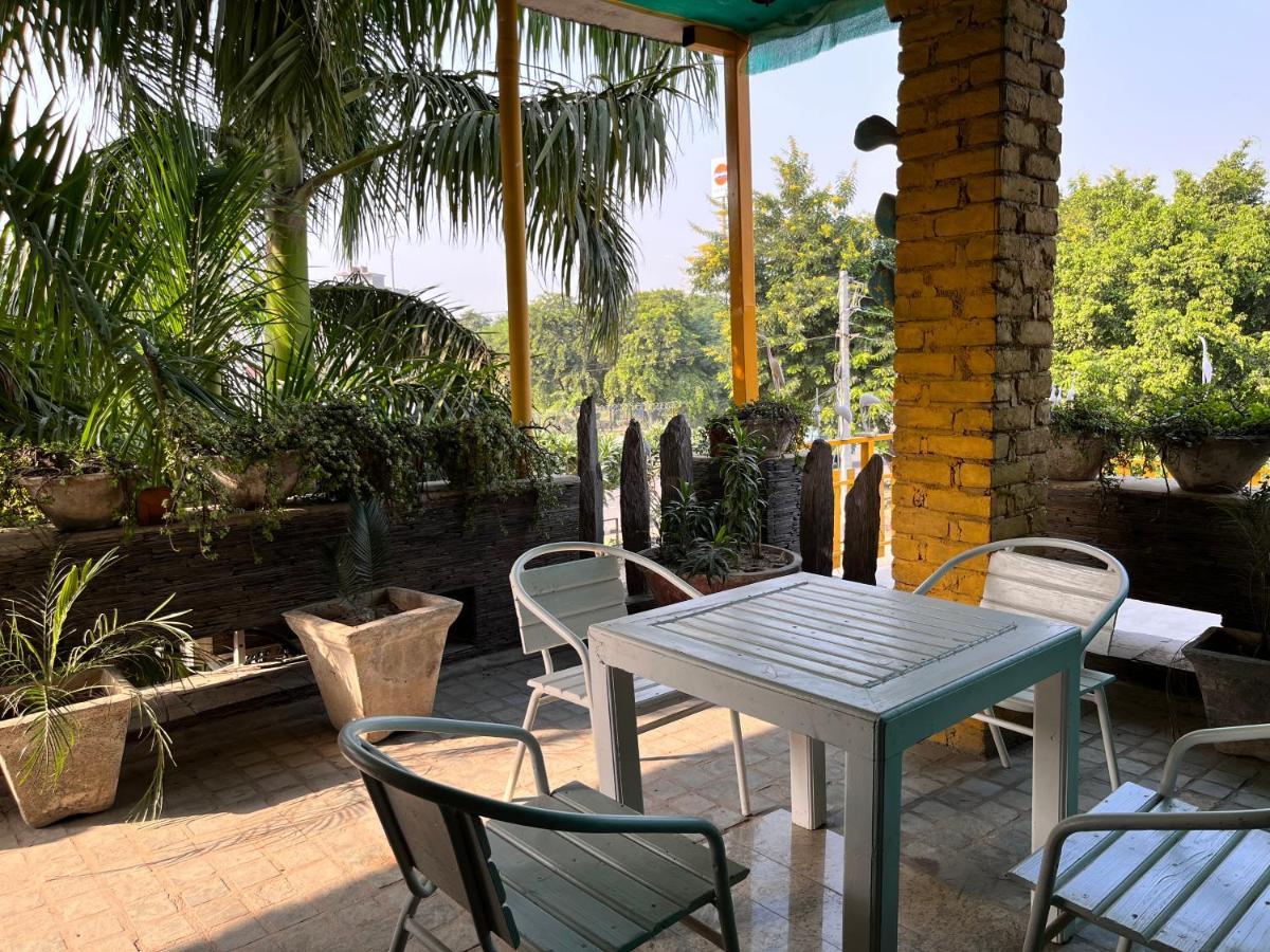 Aakritii Hotels คูร์เคาน์ ภายนอก รูปภาพ