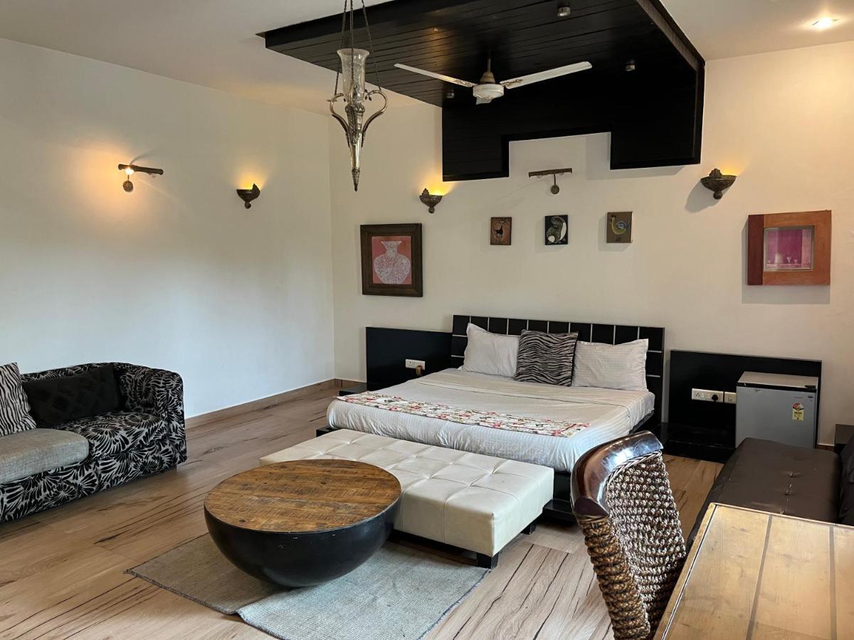 Aakritii Hotels คูร์เคาน์ ภายนอก รูปภาพ