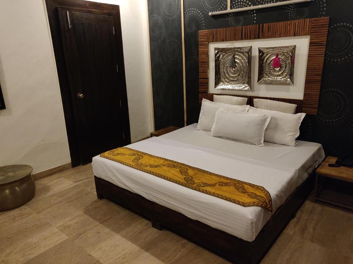 Aakritii Hotels คูร์เคาน์ ภายนอก รูปภาพ
