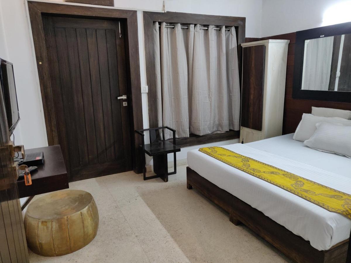 Aakritii Hotels คูร์เคาน์ ภายนอก รูปภาพ